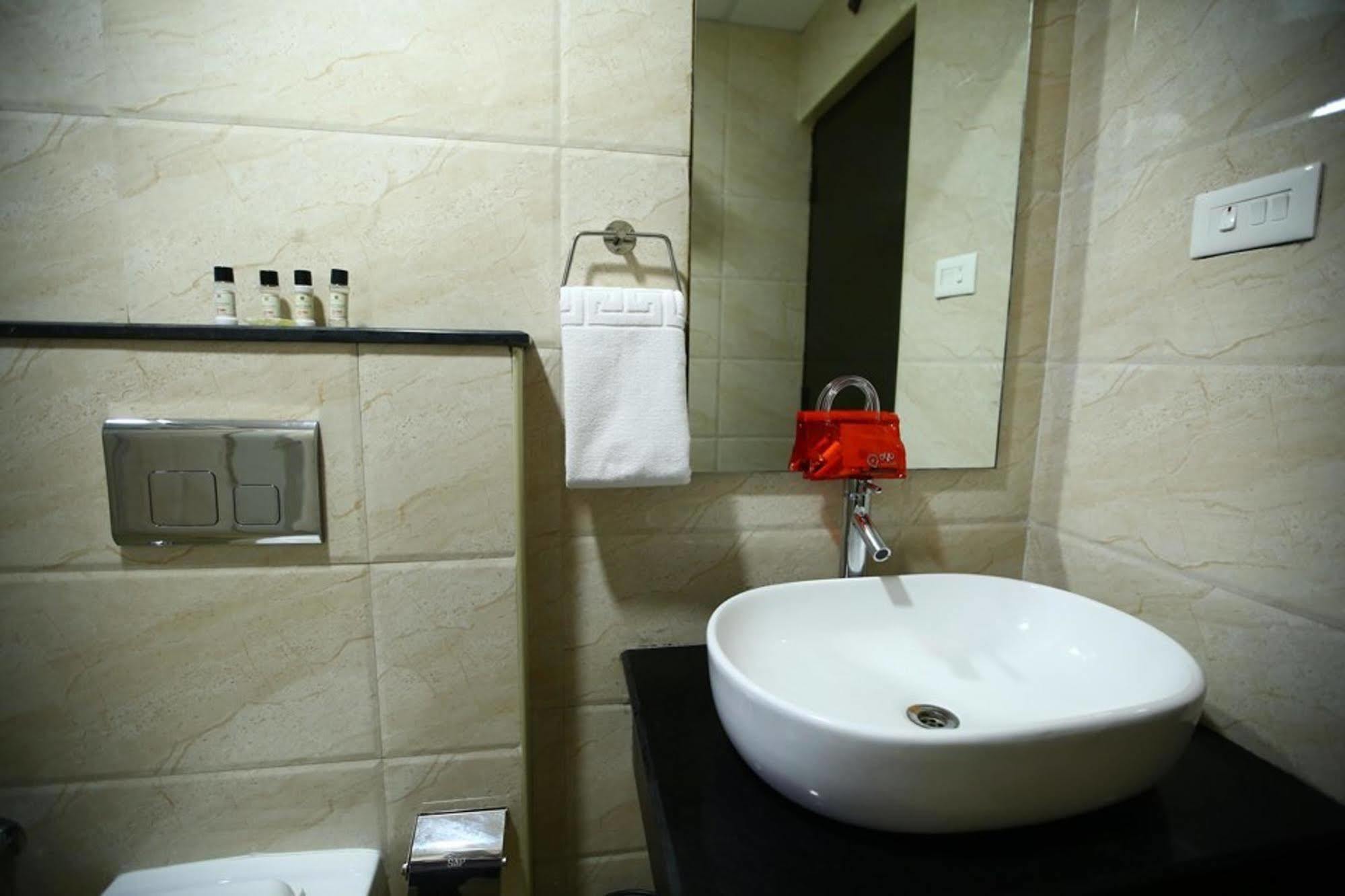Fabhotel Alreef Residency Madras Buitenkant foto